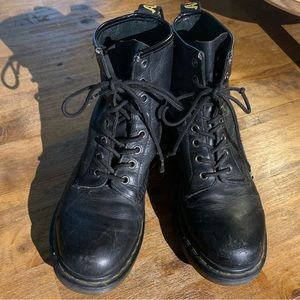 Doc Martens The Original AirWair Lace Up Combat Boots Womens Black Leather
